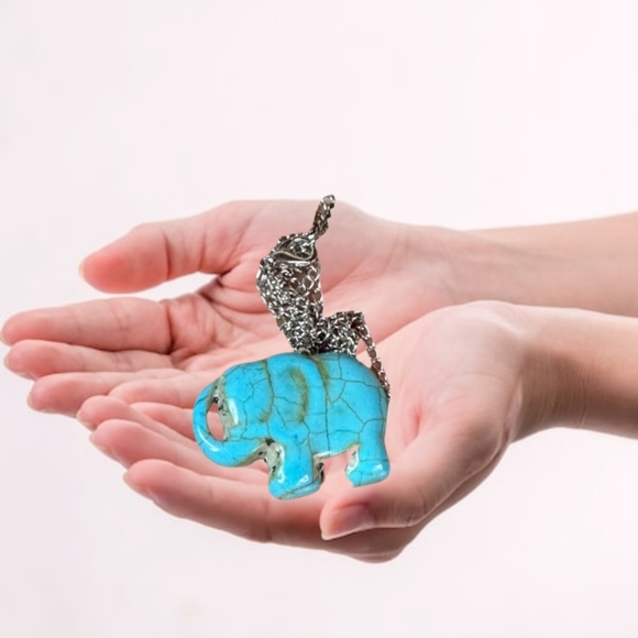 .Turquoise Elephant with Silver Necklace. NWOT - Picture 5 of 5